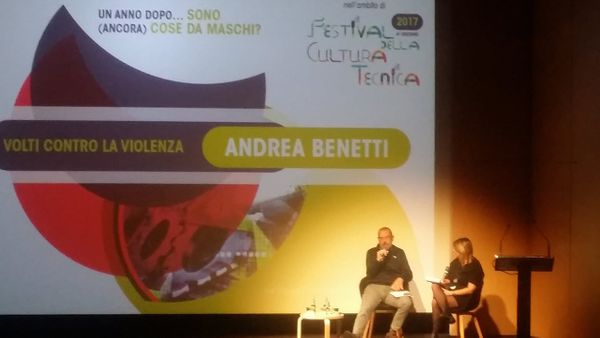 MAST - Bologna, 21 novembre 2017 Proiezione delle opere fotografiche di Benetti sul maxi schermo del museo ed intervista ad Andrea Benetti