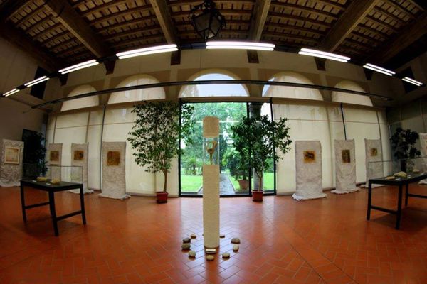 Alcune foto panoramiche di Aurélie Léone all'allestimento della mostra preHISTORIA CONTEMPORANEA di Andrea Benetti, inaugurata il 13 maggio 2016 (fine 19 giugno 2016) all'Università di Ferrara a Palazzo Turchi di Bagno